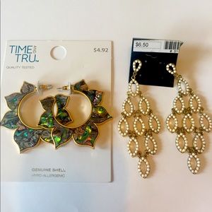 NWT Genuine Shell and White/Gold Dangle Earrings